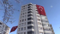 Şehit Emniyet Müdürü Verdi'nin Baba Evine Türk Bayrakları Asıldı