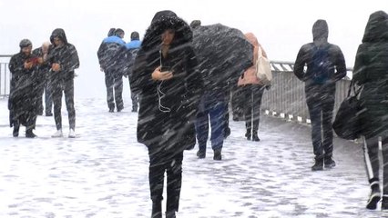 İstanbul'da Başlayan Kar Yağışı Megakenti Beyaza Bürüdü