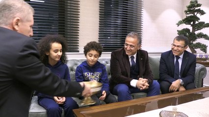 Hayvansever Azra'dan 'Vali amcaya' kedisi için teşekkür- GAZİANTEP