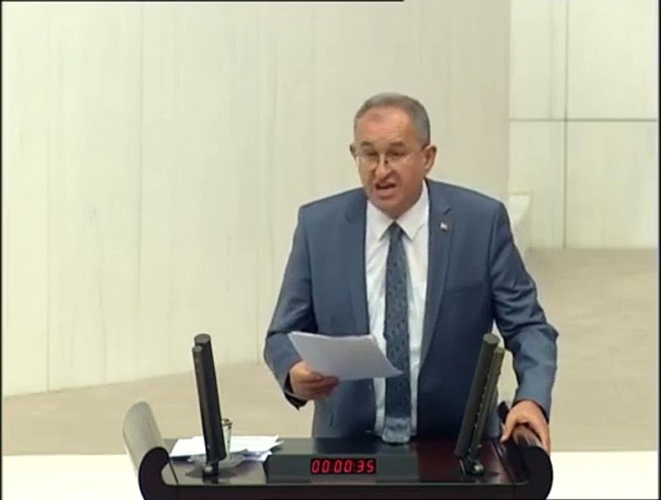 CHPli Atila Sertel Mecliste Ozan Arifin şiirini okudu