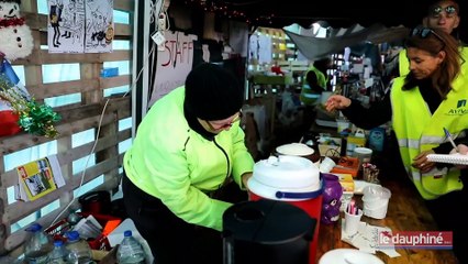 Les gilets jaunes au rond-point de Malataverne, Drôme