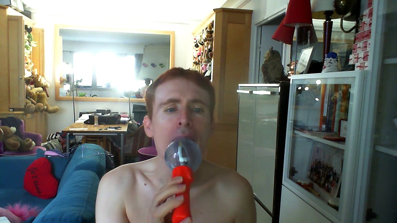 Wiwi égratigne "lève le poing et tend le doigt" de Pogomarto