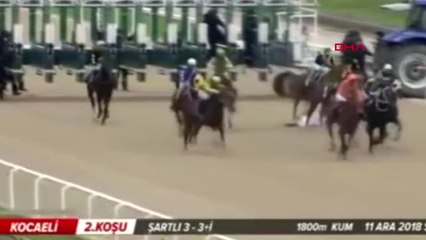 Kocaeli Jokeyini Düşürdü, Yarışı En Önde Bitirdi