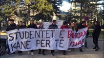 Korçë/ Protestës së studentëve i bashkohen edhe gjimnazistët, marshim në qytet