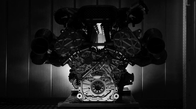 VÍDEO: El Aston Martin Valkyrie llevará un V12 de... ¡1.000 CV!