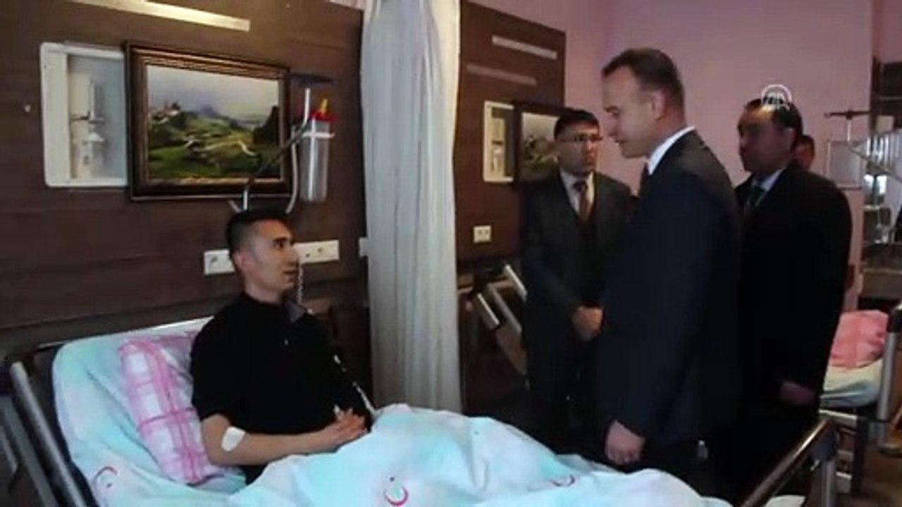 Ağrı İl Milli Eğitim Müdürü Tekin, kazada yaralanan öğretmenleri ziyaret etti - AĞRI