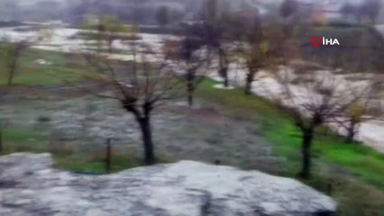 Sel Sincik’i vurdu... köy yolları ulaşıma kapattı