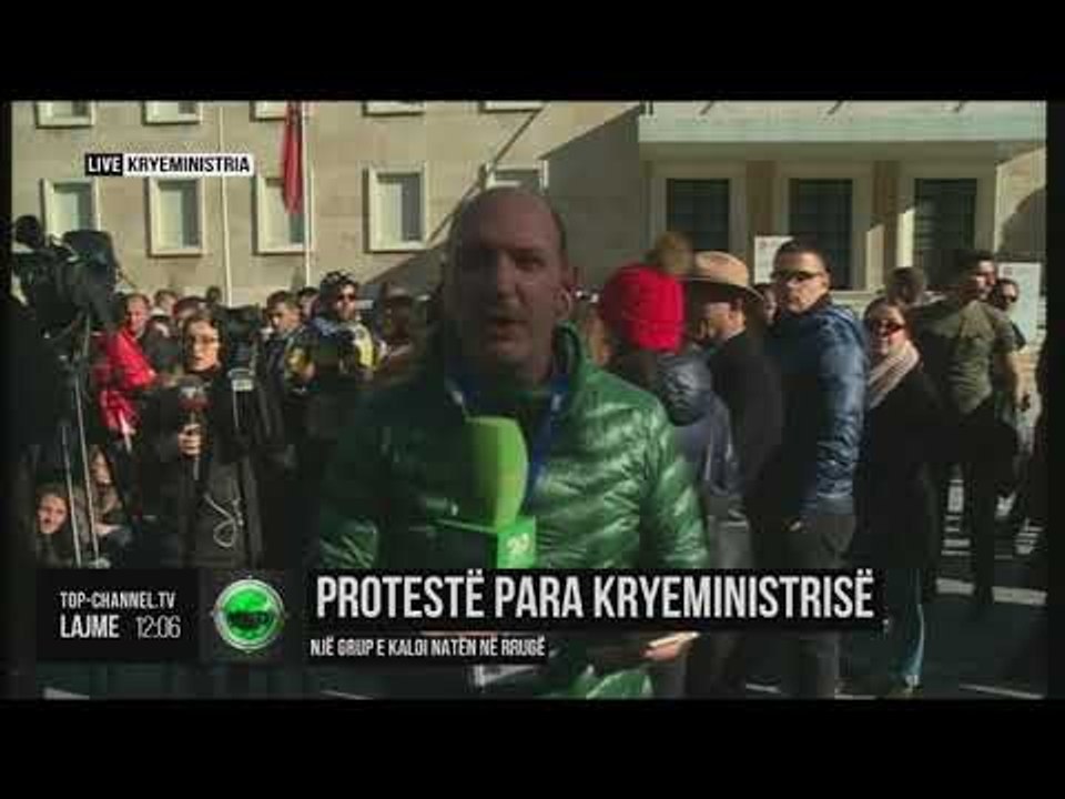 Gazetari Gazmend Janku solli zërin e protestuesve para Kryeministrisë