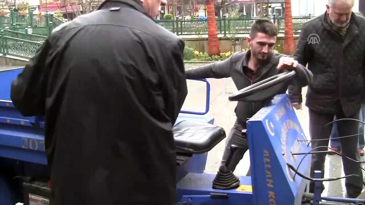 Hayırsever kadınlardan cami derneğine 'pat pat'...