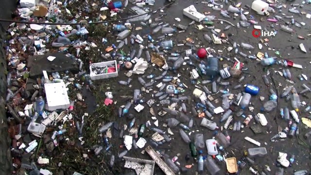 Derelerin Getirdiği Çöpler Limana Doldu