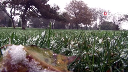Çamlıca'da karlı havayı fırsat bilen turistler bol bol fotoğraf çekildi