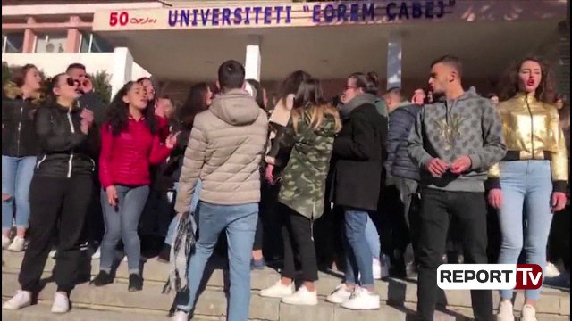 Report TV - Dita e 9-të/ Protestë e studentëve edhe në Gjirokastër