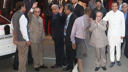 Isha Ambani Wedding: Pranab Mukherjee arrives to bless Isha; Watch Video | Boldsky