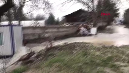 Bolu Su Borusu Bomba Gibi Patladı, Yol Çöktü, Evi Su Bastı