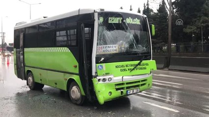 2 Yolcu Midibüsü Çarpıştı: 4 Yaralı