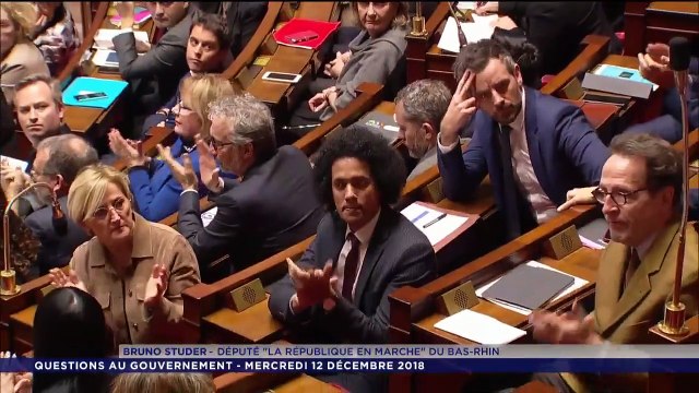 Attaque à Strasbourg: Le député Bruno Studer ému aux larmes en rendant hommage aux victimes à l'Assemblée nationale - VIDEO
