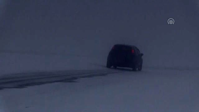 Kar Yağışı ve Tipi Sürücülere Zor Anlar Yaşattı