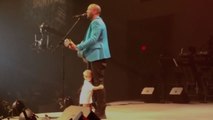 Este bebé se hace protagonista del concierto de su padre