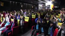 Çocukların ‘mobil sinema’ mutluluğu