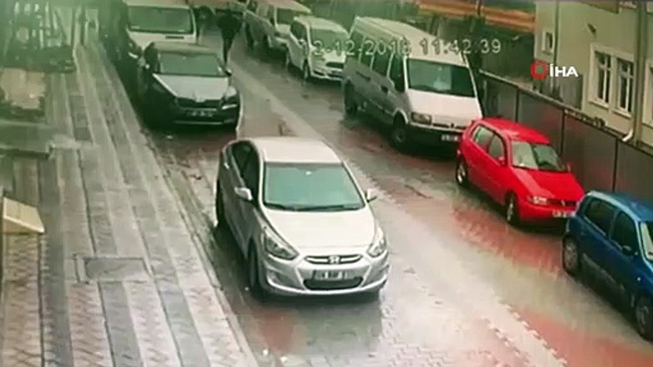 AK Parti Belediye Meclis Üyesine silahlı saldırıda bulunan zanlının kaçış anları kamerada