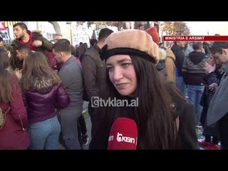 Studentet vijojne protesten para Kryeministrise dhe MAS