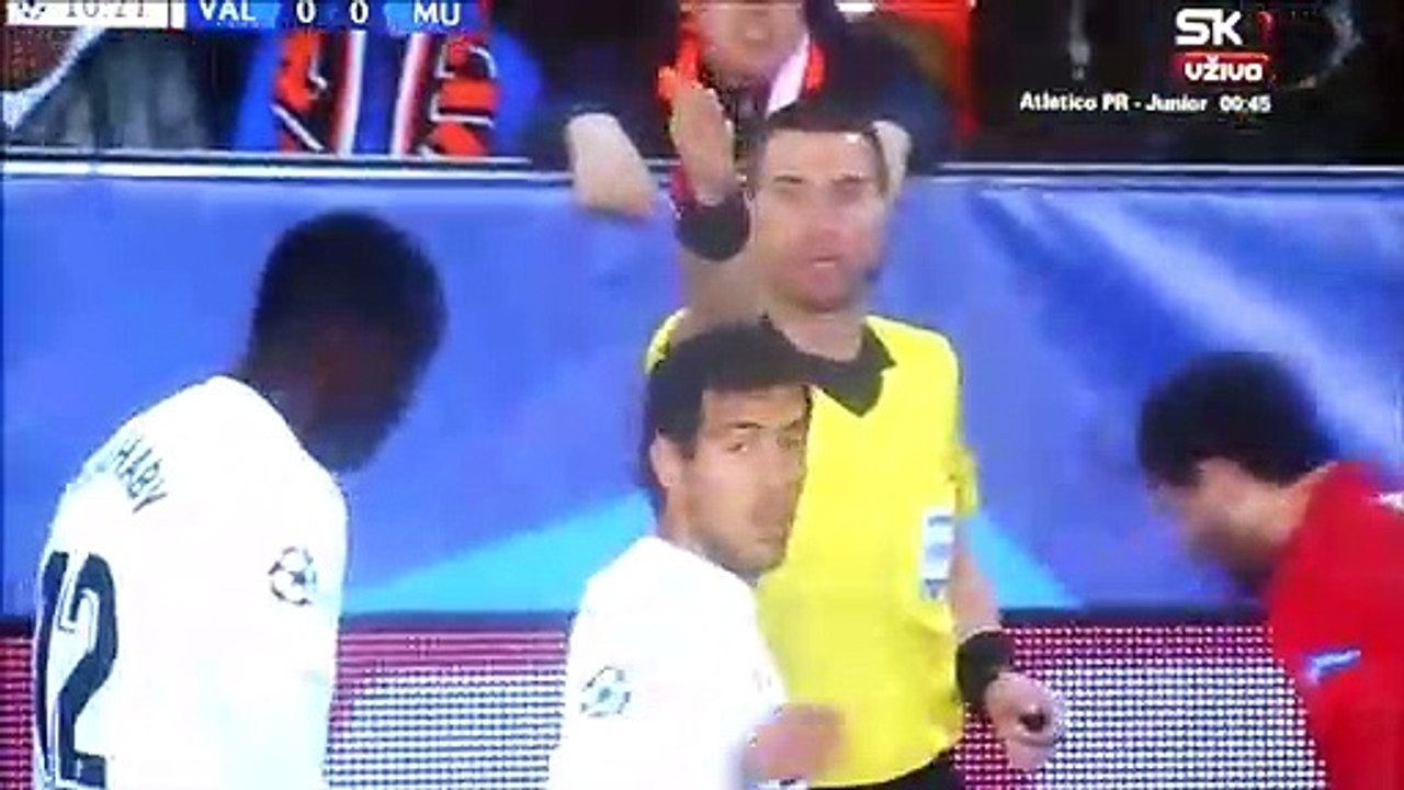 Valencia Brutal tackle on Laterro!