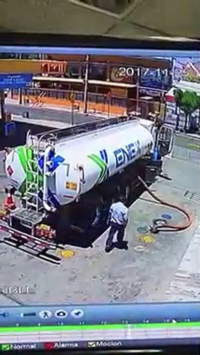 L'énorme boulette de ce chauffeur de camion citerne... Tu es viré!!!!