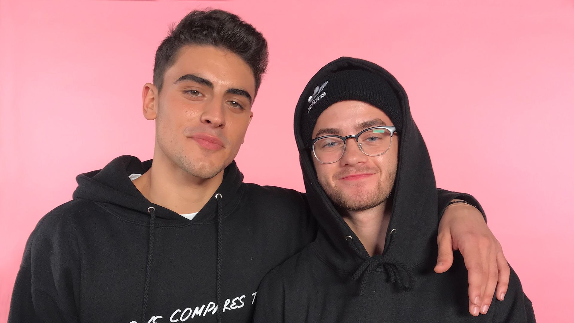 Watch the pop-rap duo 'Jack & Jack' Share Embarrassing Stories with Emojis  - video Dailymotion