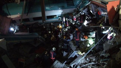 Yüksek Hızlı Tren üst geçide çarptı: 2 vagonu devrildi