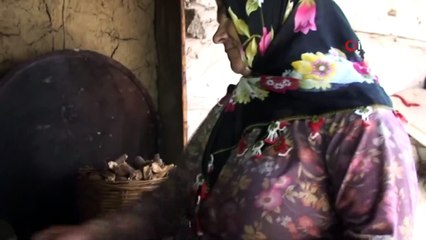 Unutulmaya yüz tutmuş kalaycılık mesleğini 64 yıldır sürdürüyor