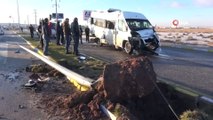 - Aksaray'da servis otobüsü ile minibüs çarpıştı: 17 yaralı