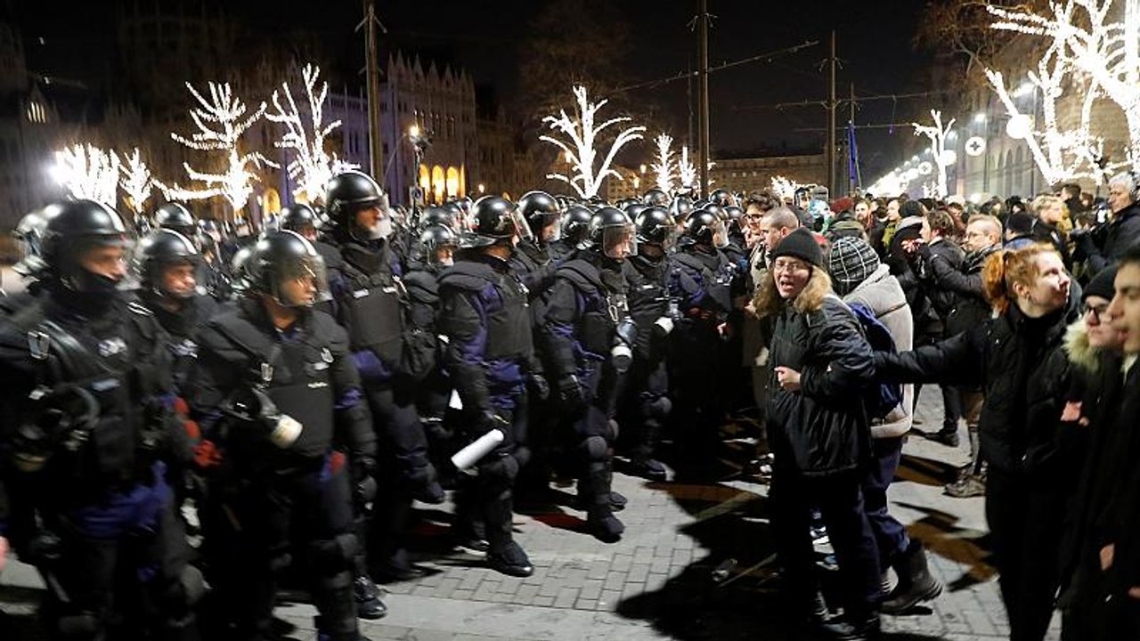 Ungarn: Protest gegen 'Sklavengesetz'