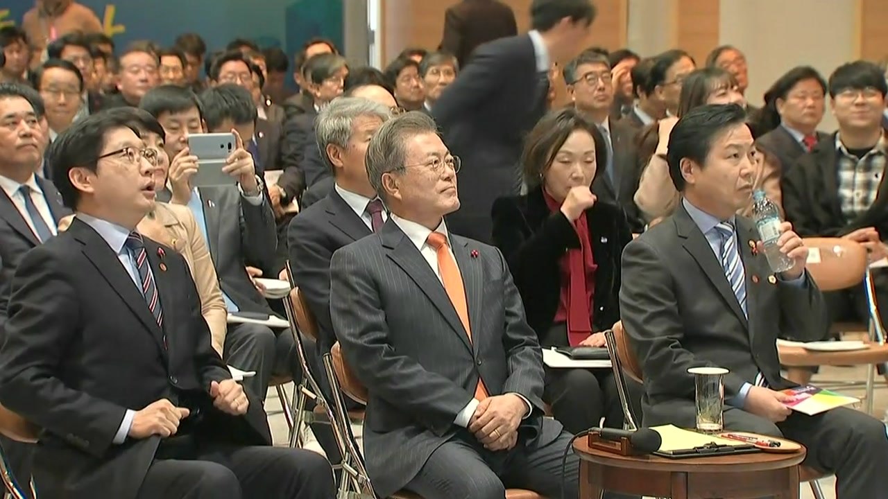 문 대통령 "중소기업 제조업 혁신해야 경제 부활" / YTN