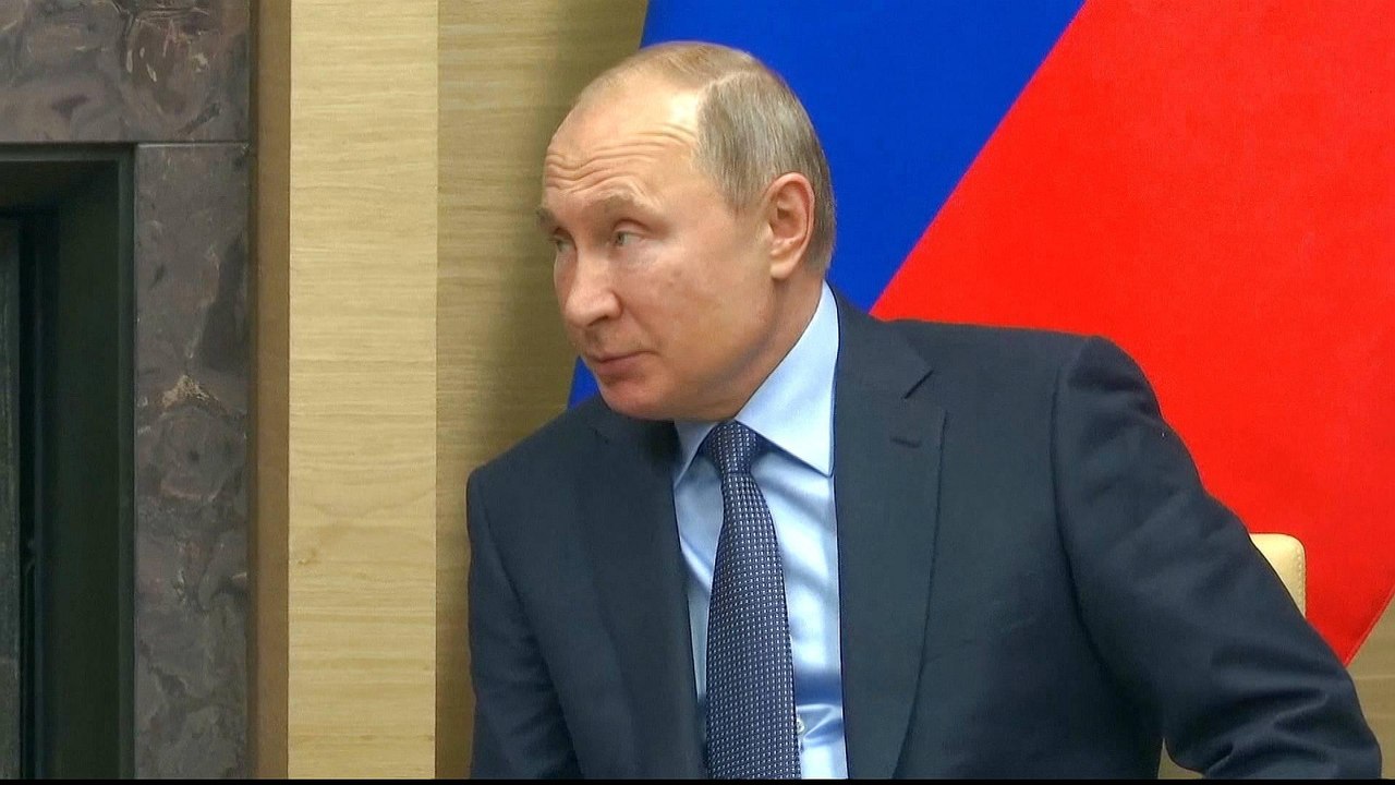 Putin leads 25th anniversary celebrations of Russian constitution