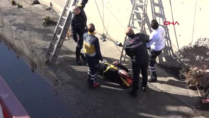 Kayseri Hafif Ticari Araç Kanala Düştü, Sürücü Zorlukla Kurtarıldı