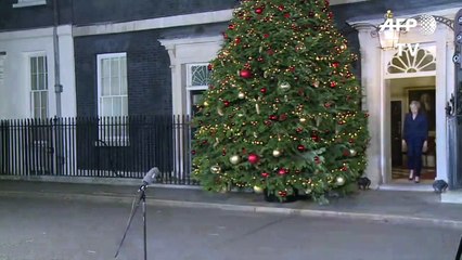 May sobrevive al ataque de sus propios diputados por Brexit