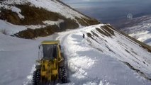 Doğu Anadolu'da kış -Yol açma çalışmaları drone ile görüntülendi - MUŞ