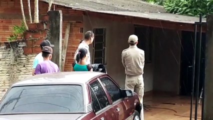 Corpo de Bombeiros faz entrega de lona no Cascavel Velho