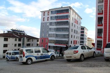 Eski Eşini Öldürüp, İkiz Kızlarını Yaraladı
