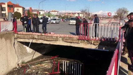 Sürücüsü Kalp Krizi Geçiren Araç Kanala Uçtu