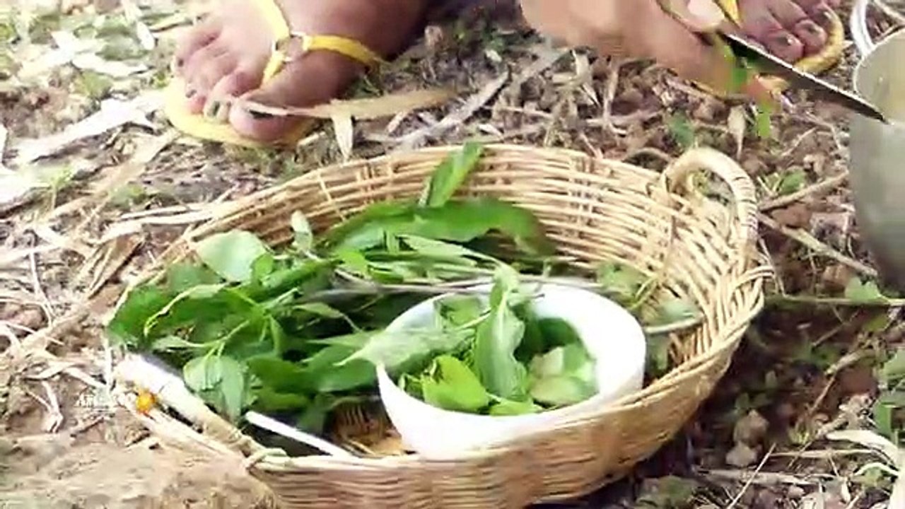 Cooking wild - Technique Life - Amazing Big Egg Fish Soup Recipe For Lunch Easy At Home