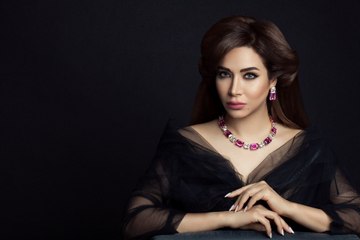 لجين عمران تستعد لحفل زفاف ابنتها وهذه تفاصيل الحفل