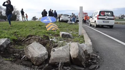 Çarpışan Otomobiller 15 Metre Sürüklendi: 3 Yaralı