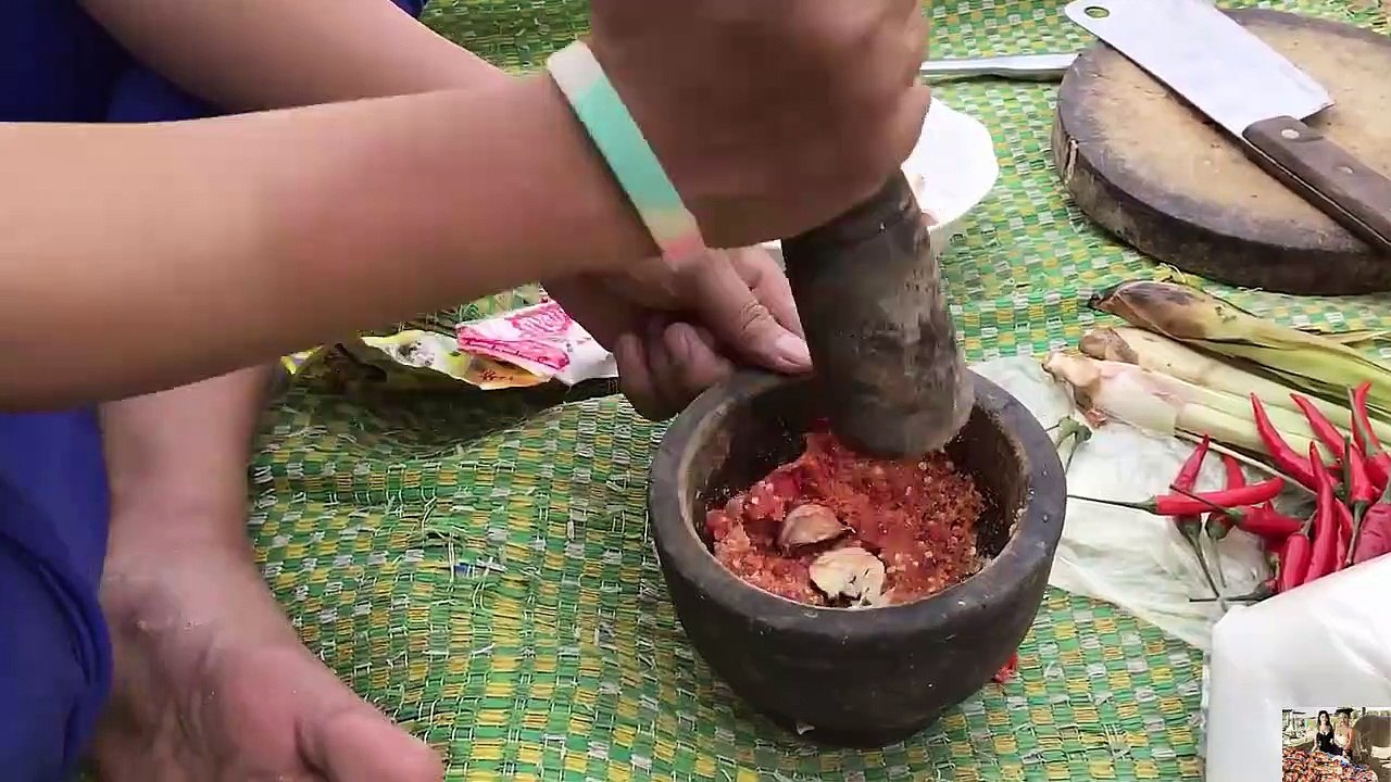 Village Food Factory - Amazing Man is cooking chicken with coke - Country food in my village