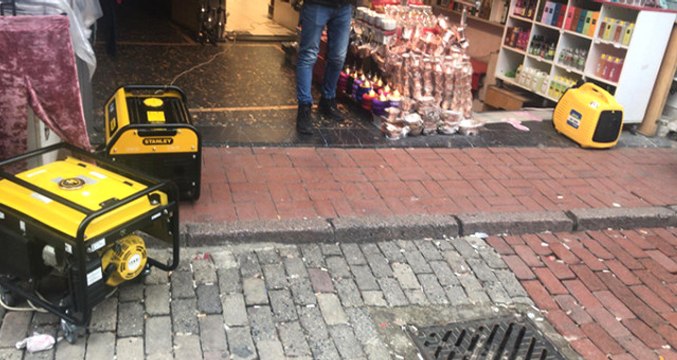 İstanbul'un Göbeğinde Elektrik Hizmeti Almak İçin 'Arkeolog' Bekliyorlar