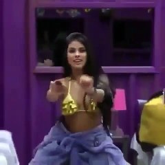 Elle se maquille tout en dansant, bienvenue au Brésil