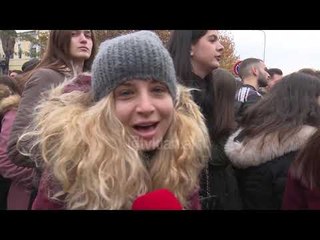 Studentet protestojne para Kuvendit