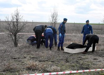 Tem Kenarında Başında Vurularak Öldürülmüş Bulundu