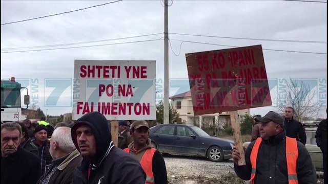 BLLOKOHET RRUGA FIER-SEMAN, PUNONJESIT KERKOJNE PAGESAT E PRAPAMBETURA - News, Lajme - Kanali 7