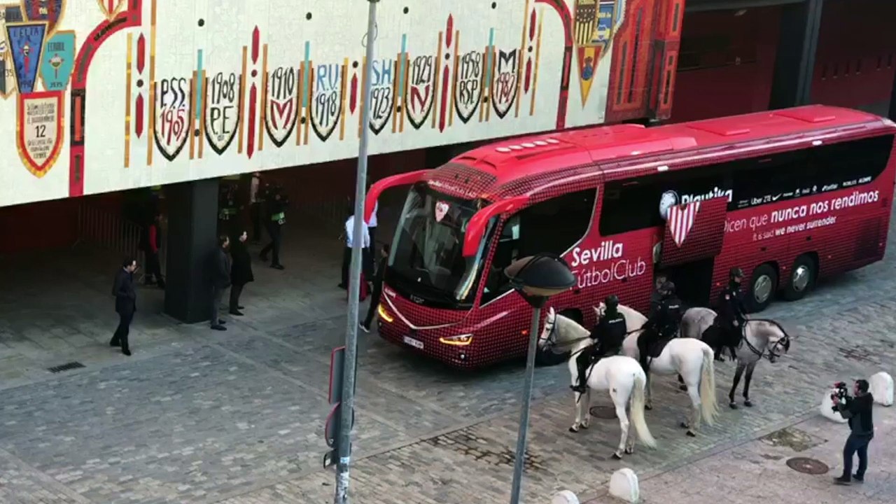Sevilla-Krasnodar: Llegada del Sevilla al Ramón Sánchez Pizjuán